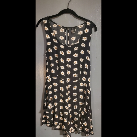 NW F21 Black Daisy Romper - Picture 1 of 6